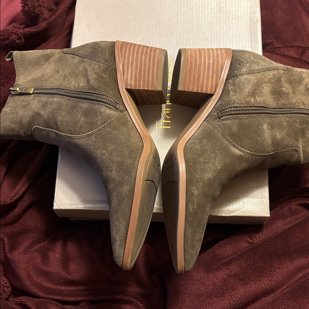 Franco Sarto Sager suede pointed-toe ankle bootie in Sienna Green. Size 7 - Picture 6 of 8